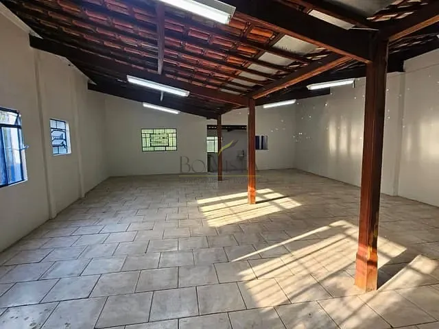 Galpão / Barracão à venda ou para alugar, no bairro Centro em Piracaia
