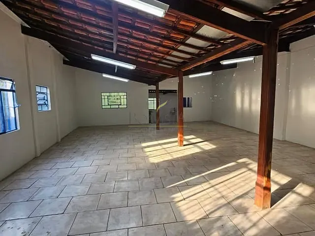 Galpão / Barracão à venda ou para alugar, no bairro Centro em Piracaia