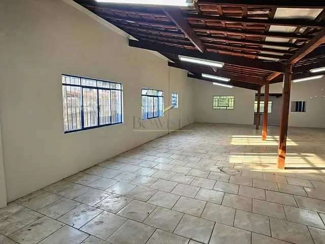Galpão / Barracão à venda ou para alugar, no bairro Centro em Piracaia