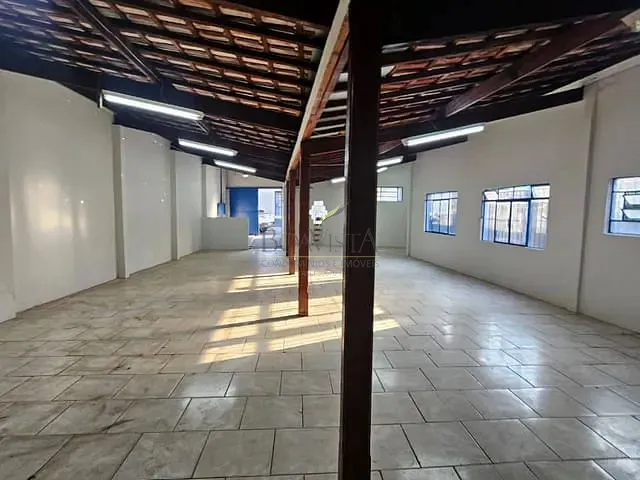 Galpão / Barracão à venda ou para alugar, no bairro Centro em Piracaia