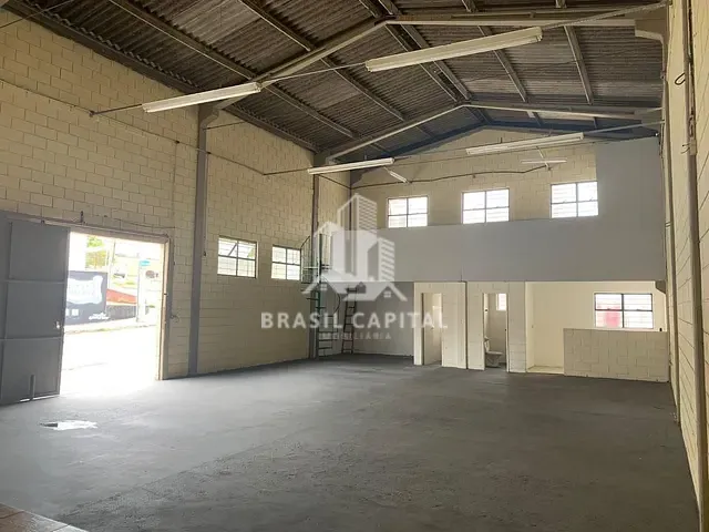 Galpão / Barracão com 308m², à venda ou para alugar, no bairro Vila Barão em Sorocaba