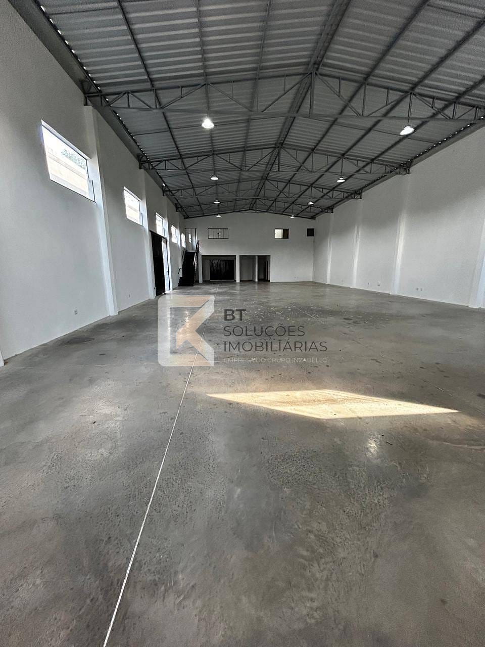 Depósito-Galpão-Armazém para alugar, 530m² - Foto 2
