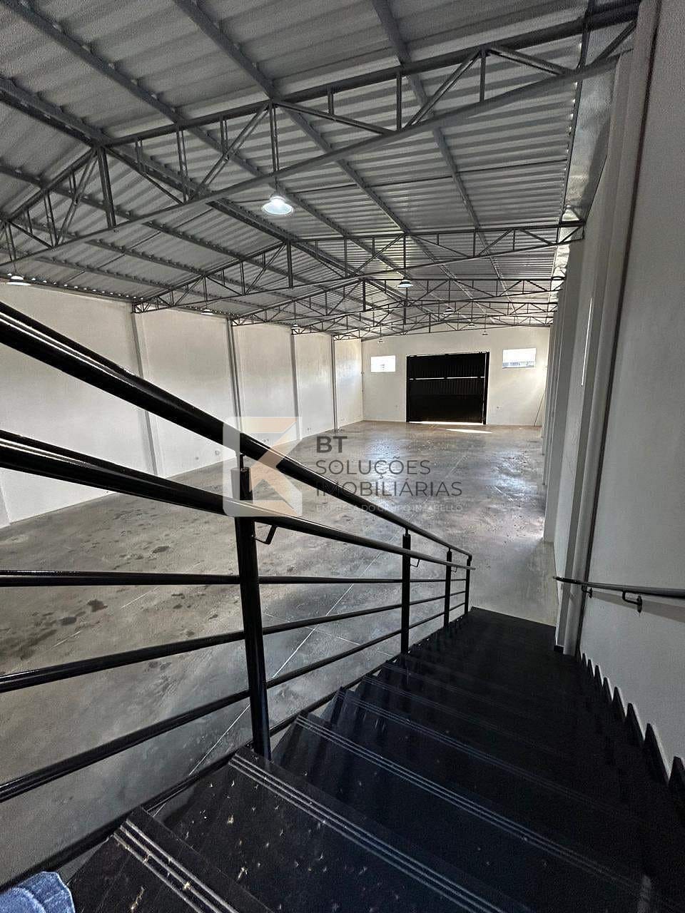 Depósito-Galpão-Armazém para alugar, 530m² - Foto 1