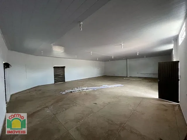 Galpão / Barracão com 496m², à venda, no bairro Conjunto Habitacional Vila União em Anápolis