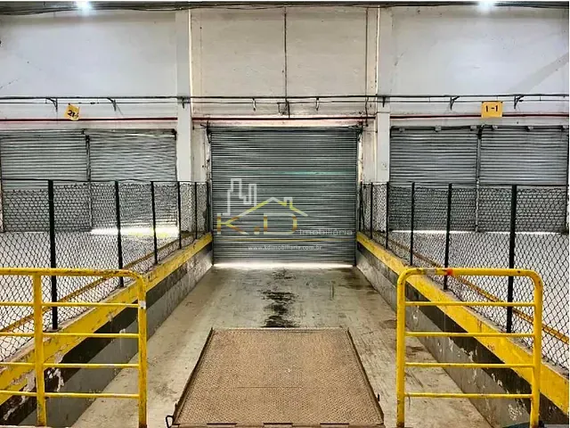Galpão / Barracão com 11300m², para alugar, no bairro Vila Ribeiro de Barros em São Paulo