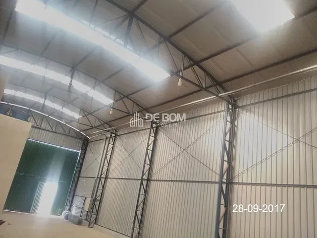 Galpão / Barracão com 2600m², à venda ou para alugar, no bairro Distrito Industrial em Poços de Caldas