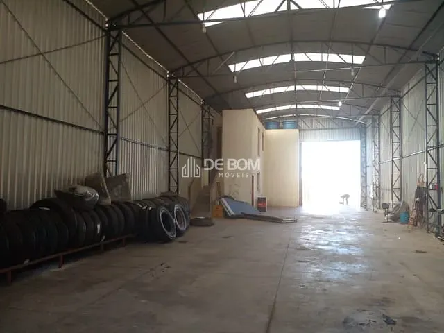 Galpão / Barracão com 2600m², à venda ou para alugar, no bairro Distrito Industrial em Poços de Caldas