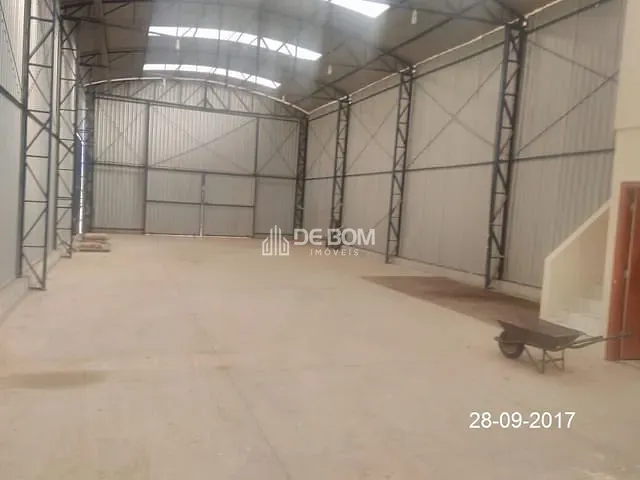 Galpão / Barracão com 2600m², à venda ou para alugar, no bairro Distrito Industrial em Poços de Caldas