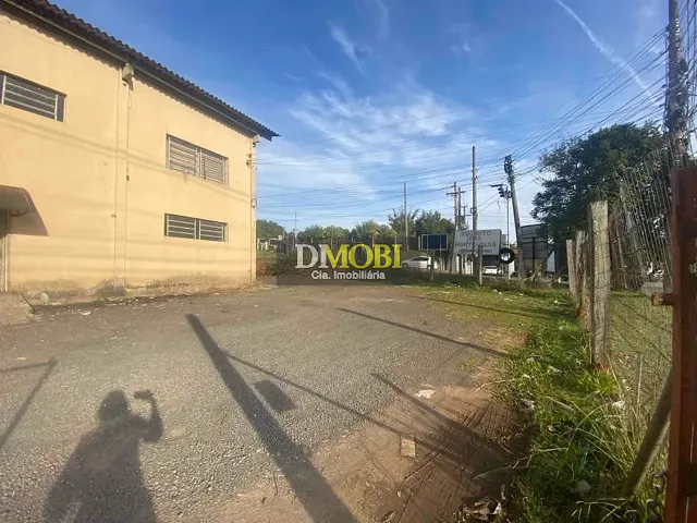 Galpão / Barracão com 750m², para alugar, no bairro Distrito Industrial em Cachoeirinha