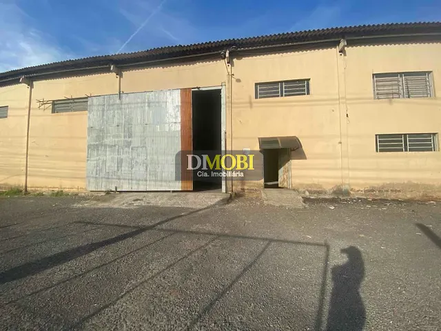 Galpão / Barracão com 750m², para alugar, no bairro Distrito Industrial em Cachoeirinha