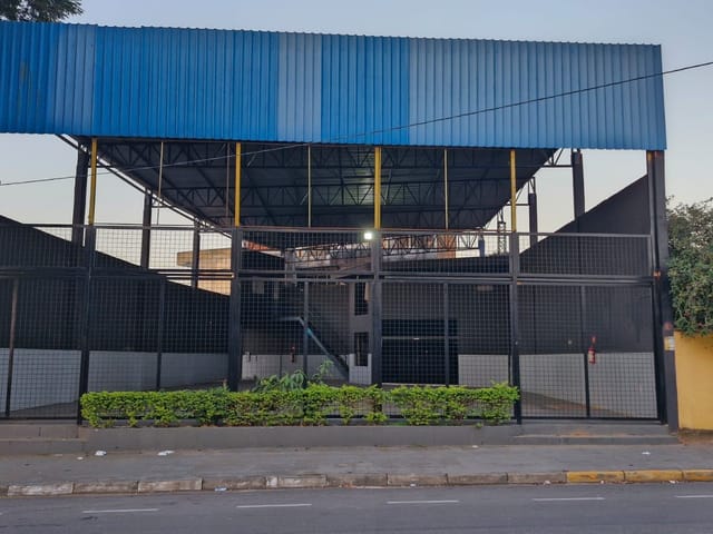 Galpão / Barracão com 709m², para alugar, no bairro Jardim Cristina em Pindamonhangaba