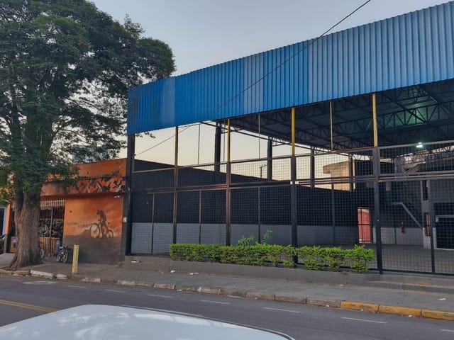 Galpão / Barracão com 709m², para alugar, no bairro Jardim Cristina em Pindamonhangaba