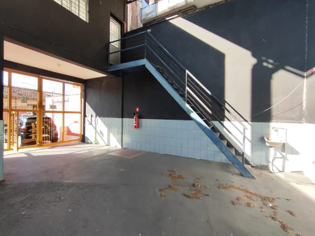 Galpão / Barracão com 709m², para alugar, no bairro Jardim Cristina em Pindamonhangaba