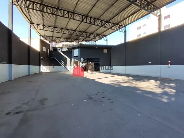 Galpão / Barracão com 709m², para alugar, no bairro Jardim Cristina em Pindamonhangaba