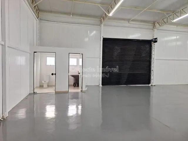 Galpão / Barracão com 987m², para alugar, no bairro Imigrantes em Holambra