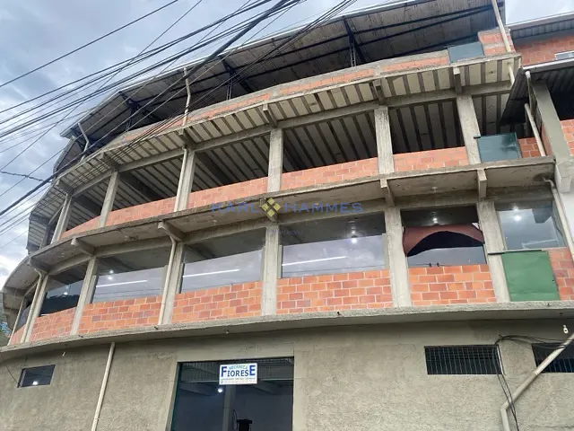 Galpão / Barracão à venda, no bairro Cascatinha em Petrópolis