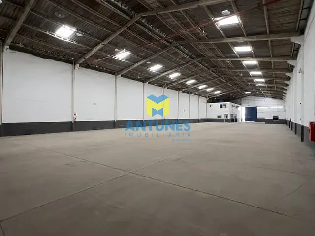 Galpão / Barracão com 1600m², para alugar, no bairro Imbiribeira em Recife