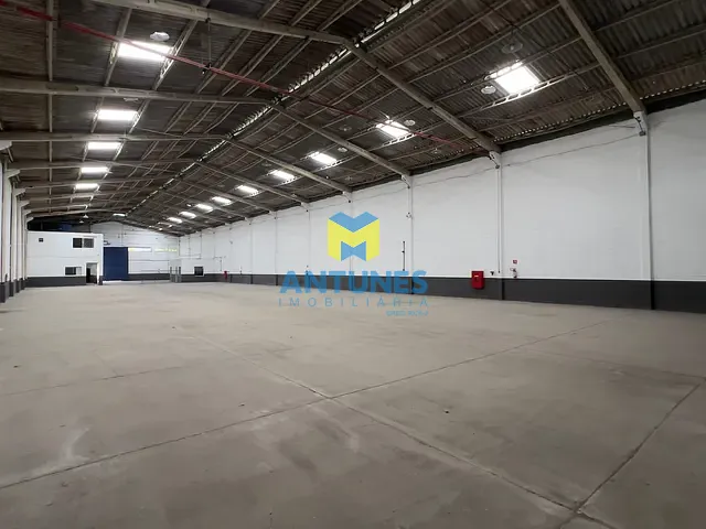 Galpão / Barracão com 1600m², para alugar, no bairro Imbiribeira em Recife