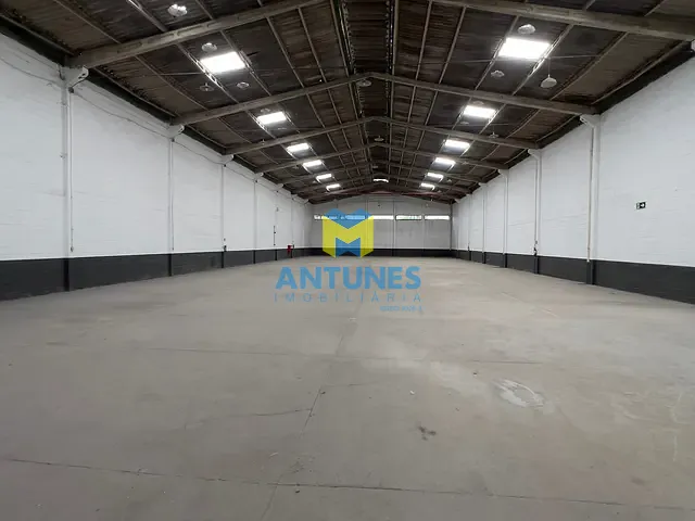 Galpão / Barracão com 1600m², para alugar, no bairro Imbiribeira em Recife