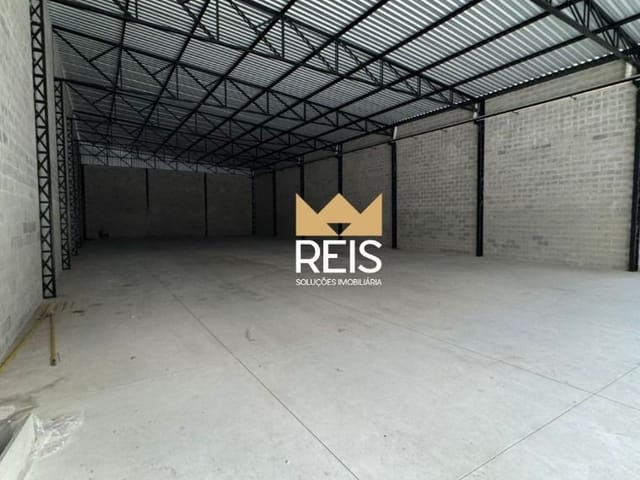 Galpão / Barracão com 600m², para alugar, no bairro Recreio dos Bandeirantes em Rio de Janeiro