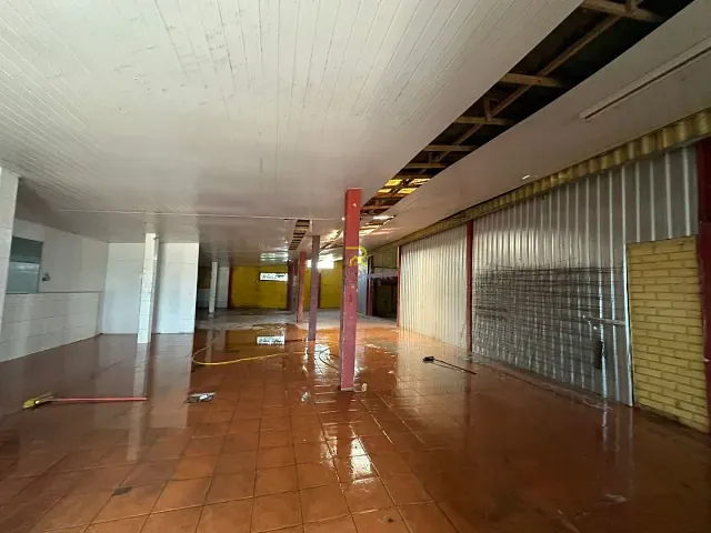 Galpão / Barracão com 1000m², para alugar, no bairro Industrial em Guarapuava