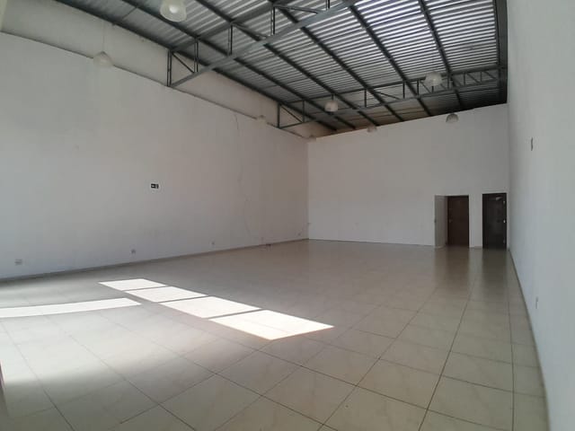 Galpão / Barracão com 250m², para alugar, no bairro Jardim das Hortênsias em São João da Boa Vista