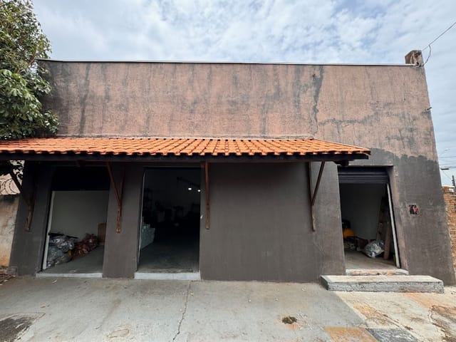 Galpão / Barracão com 262m², à venda, no bairro Residencial Ipê em Birigui