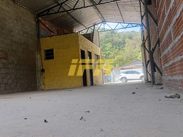 Galpão / Barracão com 1000m², à venda, no bairro Jardim Carolina em Ubatuba