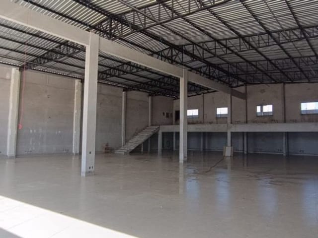 Galpão / Barracão com 700m², para alugar, no bairro Jardim vitória em Cambé