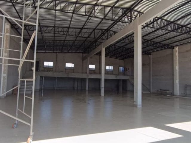 Galpão / Barracão com 700m², para alugar, no bairro Jardim vitória em Cambé