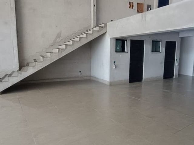 Galpão / Barracão com 700m², para alugar, no bairro Jardim vitória em Cambé