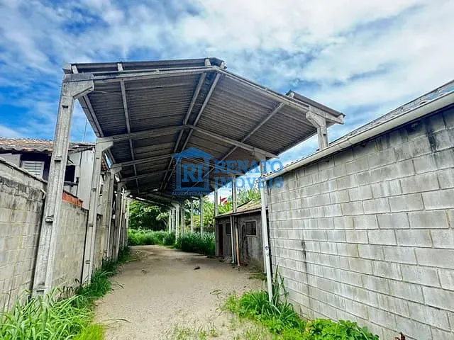 Galpão / Barracão à venda ou para alugar, no bairro Centro em Maricá