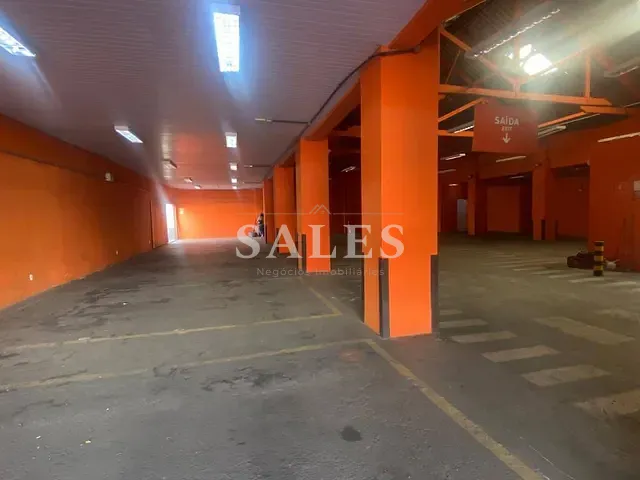 Loja com 953m², para alugar, no bairro Centro em Juiz de Fora