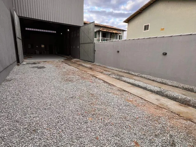 Galpão / Barracão com 210m², para alugar, no bairro Verdes Mares em Rio das Ostras