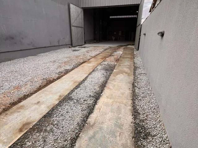 Galpão / Barracão com 210m², para alugar, no bairro Verdes Mares em Rio das Ostras