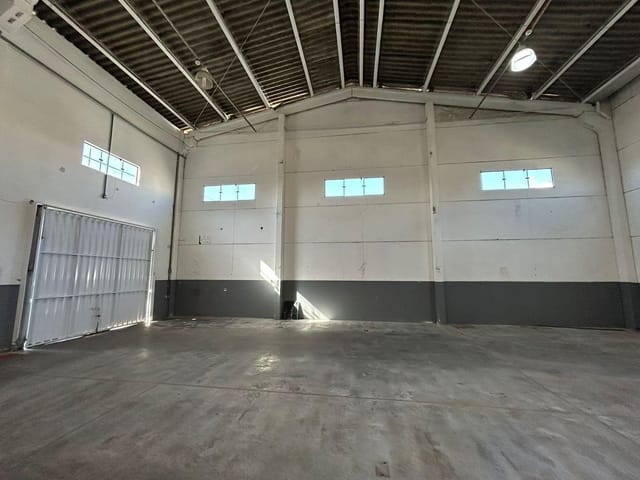 Galpão / Barracão com 1800m², para alugar, no bairro Salseiros em Itajaí