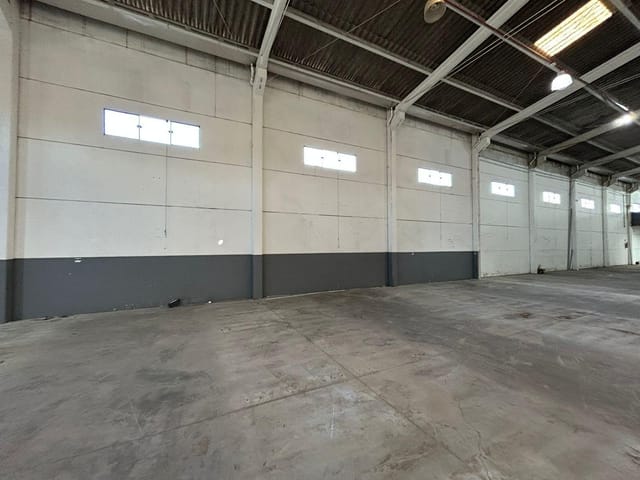 Galpão / Barracão com 1800m², para alugar, no bairro Salseiros em Itajaí