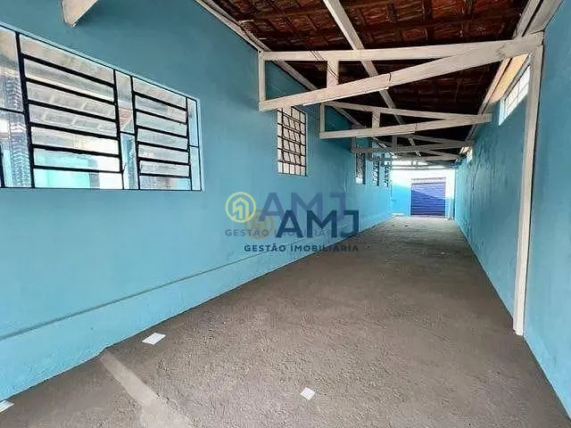 Galpão / Barracão com 200m², para alugar, no bairro Vila Santa Helena em Goiânia