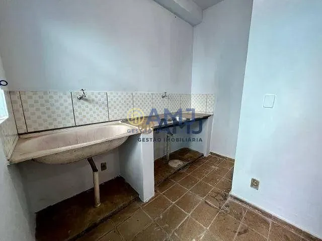 Galpão / Barracão com 200m², para alugar, no bairro Vila Santa Helena em Goiânia