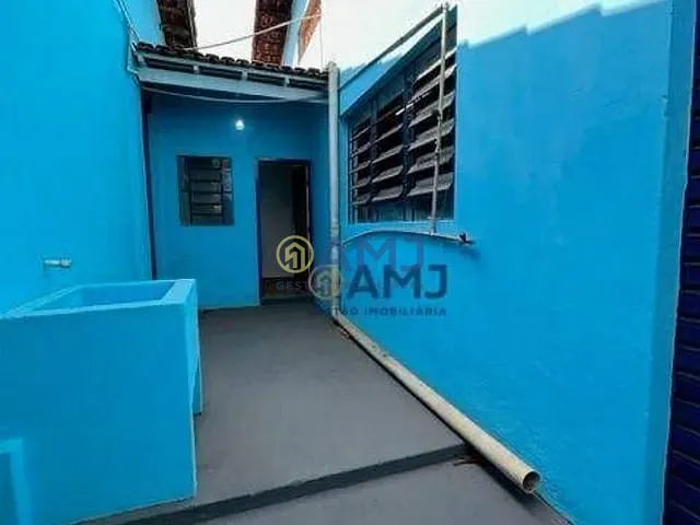 Galpão / Barracão com 200m², para alugar, no bairro Vila Santa Helena em Goiânia