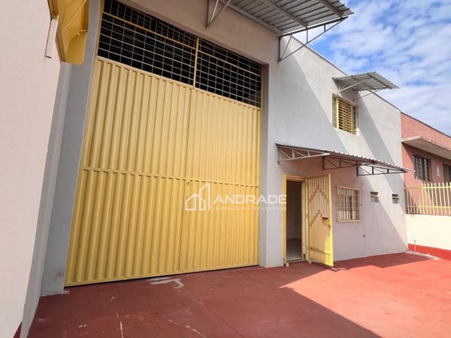 Galpão / Barracão com 419m², para alugar, no bairro Vila Santa Helena em Apucarana