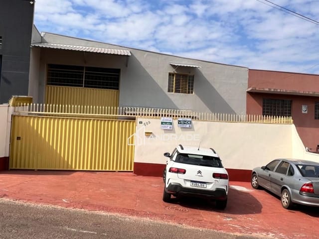 Galpão / Barracão com 419m², para alugar, no bairro Vila Santa Helena em Apucarana