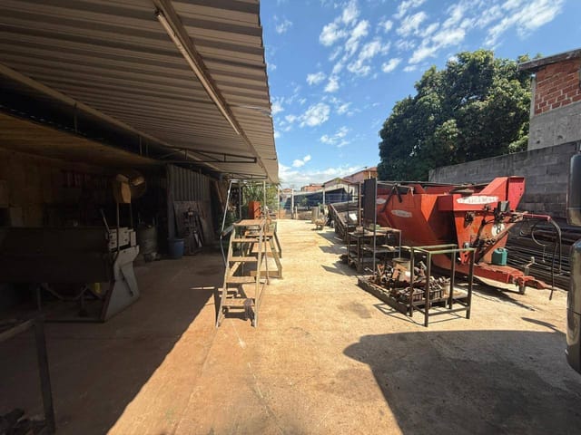 Galpão / Barracão com 730m², para alugar, no bairro Cidade Nova em Pindamonhangaba