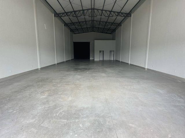 Galpão / Barracão com 350m², para alugar, no bairro Residencial Santa Edwiges em Senador Canedo