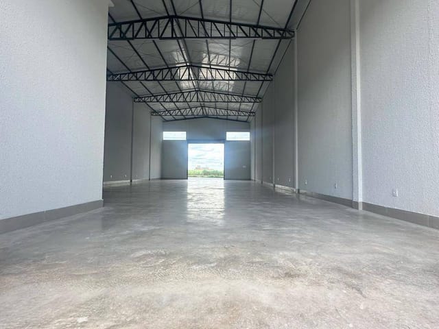 Galpão / Barracão com 350m², para alugar, no bairro Residencial Santa Edwiges em Senador Canedo
