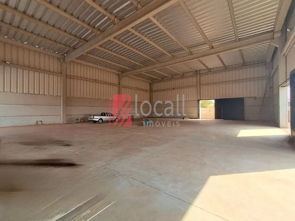 Galpão / Depósito / Armazém  à venda, 740m² — foto 1 de 12
