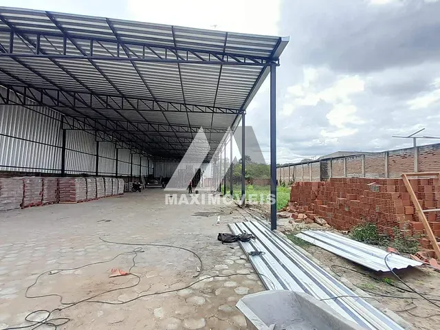 Galpão / Barracão à venda ou para alugar, no bairro Pantanal em Araçuaí
