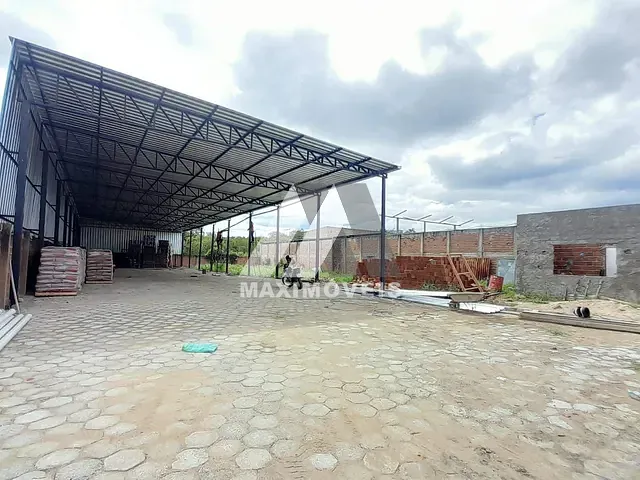 Galpão / Barracão à venda ou para alugar, no bairro Pantanal em Araçuaí