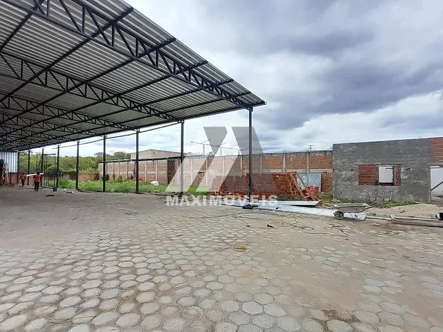 Galpão / Barracão à venda ou para alugar, no bairro Pantanal em Araçuaí