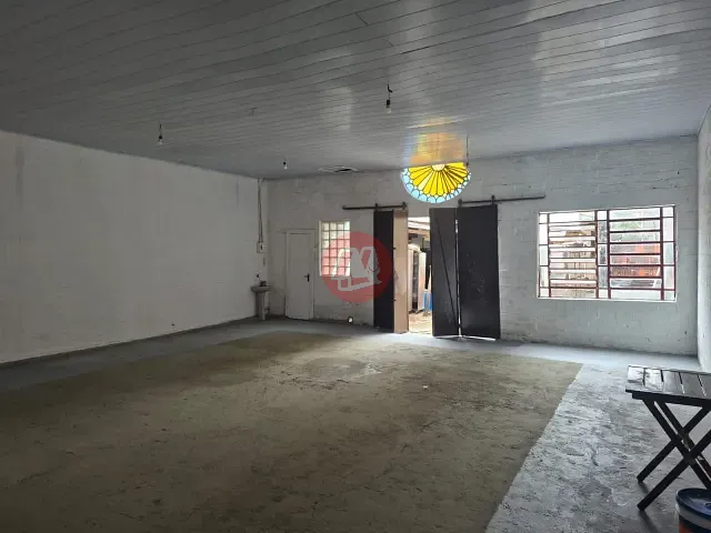 Galpão / Barracão com 100m², para alugar, no bairro Rio Branco em Porto Alegre